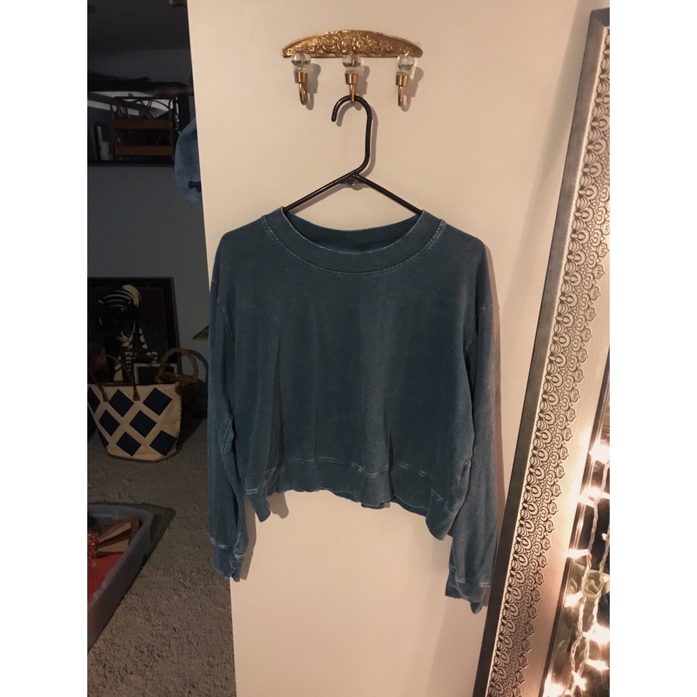 Cropped Vanilla Star Acid Wash Crew Neck